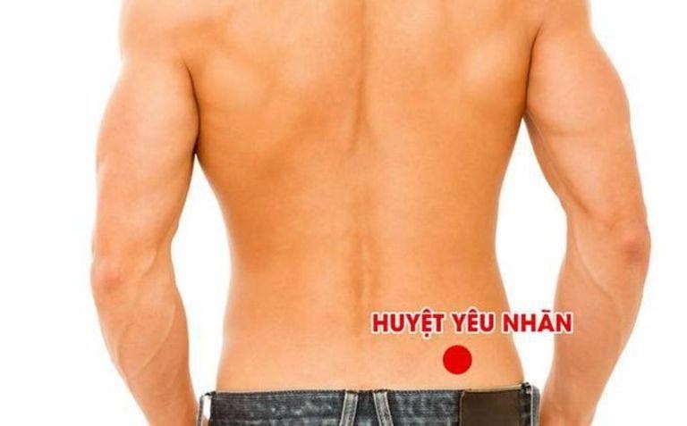 Bấm huyệt thắt lưng cải thiện sinh lý nam